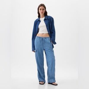 GAP High Rise Cargo Easy Light Blue Elastic Tie Waist
Jeans Sz M cotton